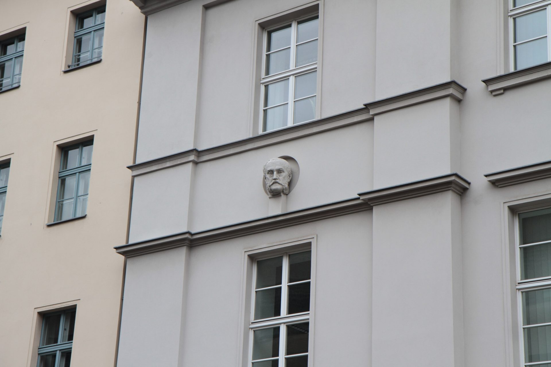 Bernhard von Langenbeck's plaster cast head, Berlin (1).JPG